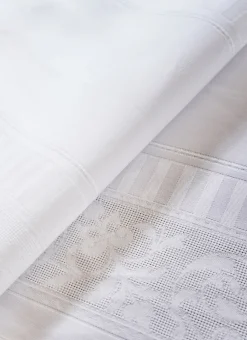 CHEMIN DE TABLE EN JACQUARD BLANC