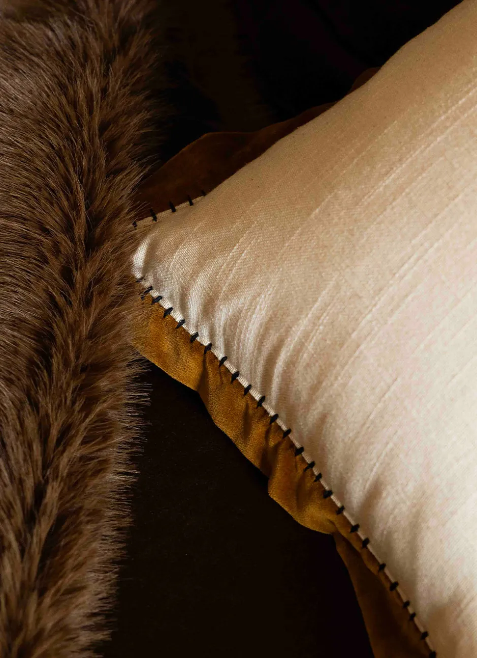 HOUSSE DE COUSSIN TEXTURÉE FINITION EN VELOURS ECRU