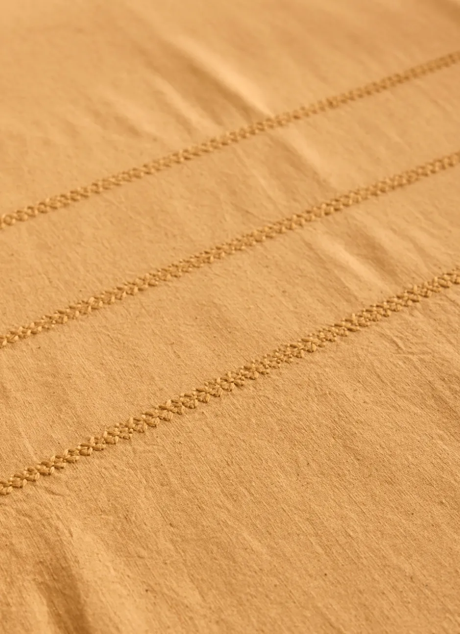 NAPPE BRODÉE AU CENTRE AVEC POINT TON SUR TON OSIER