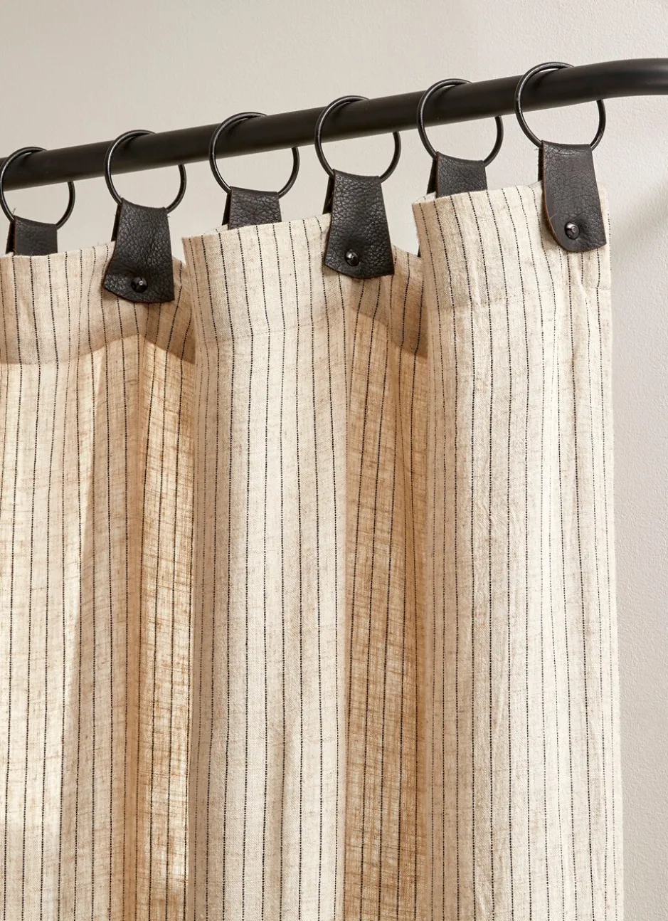 RIDEAU À RAYURES VERTICALES FINITION CUIR ET MÉTAL BEIGE