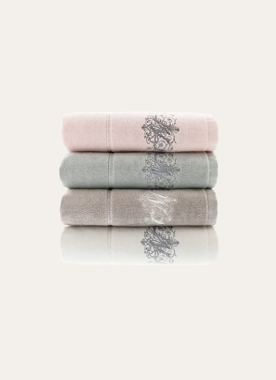 SERVIETTE DE TOILETTE EN VELOURS BRODÉE 500GR GRIS