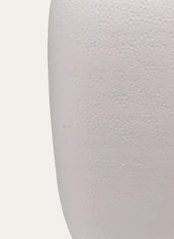 VASE EN TERRE-CUITE EMBOSSÉ POINÇON BLANC