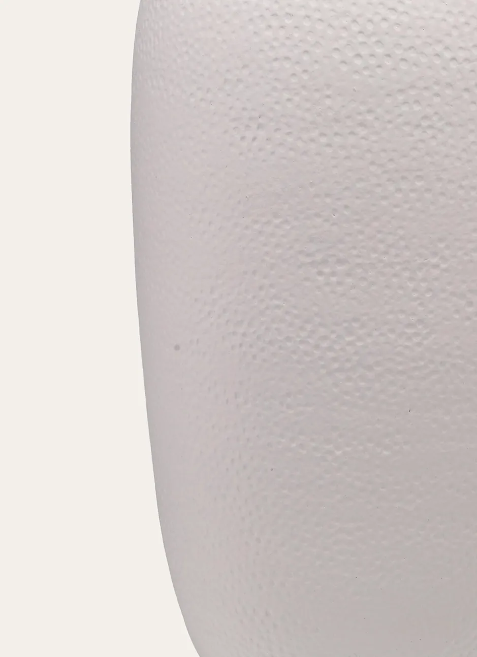 VASE EN TERRE-CUITE EMBOSSÉ POINÇON BLANC